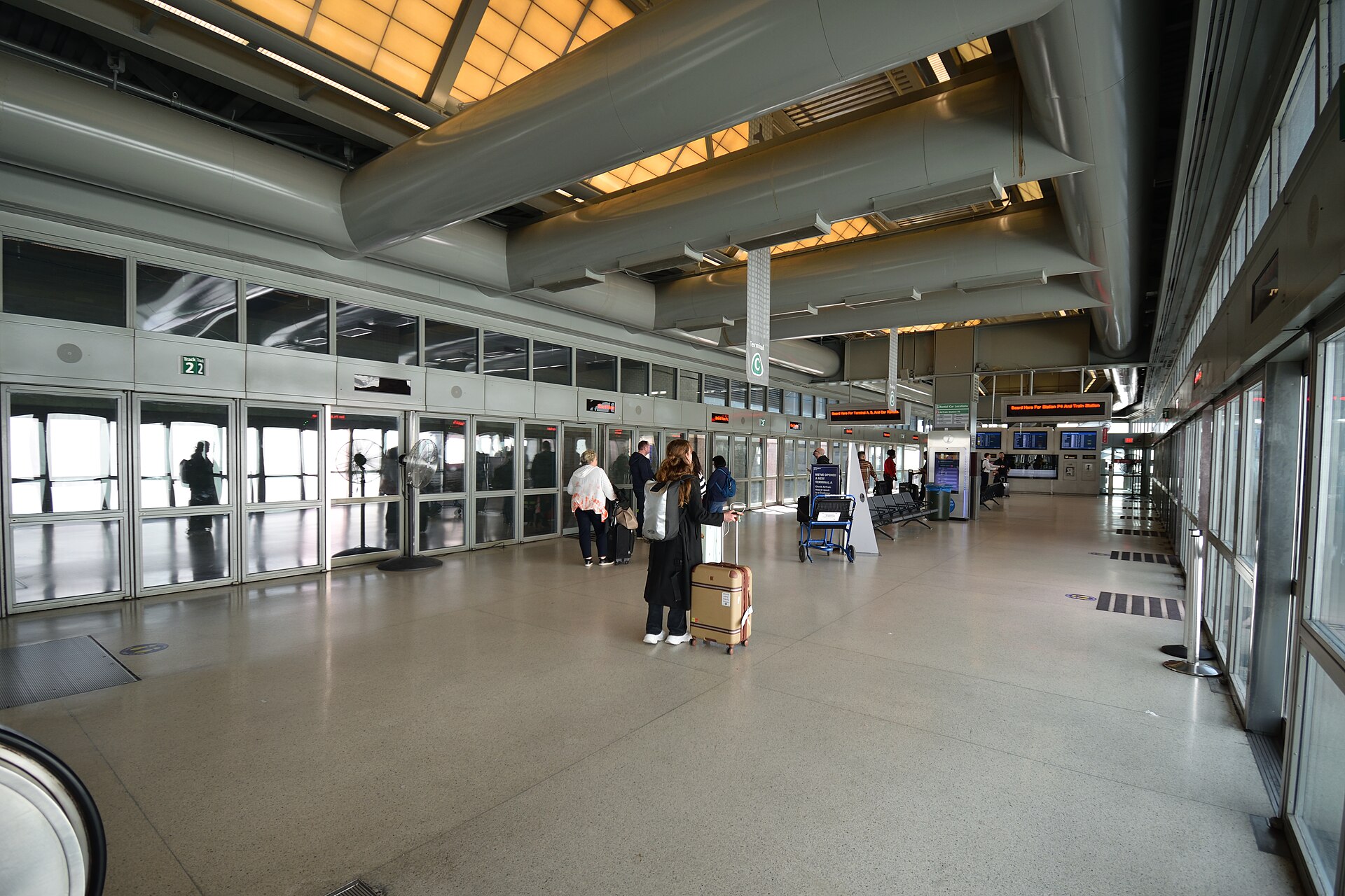 ニューアーク空港Terminal CのAirTrain駅