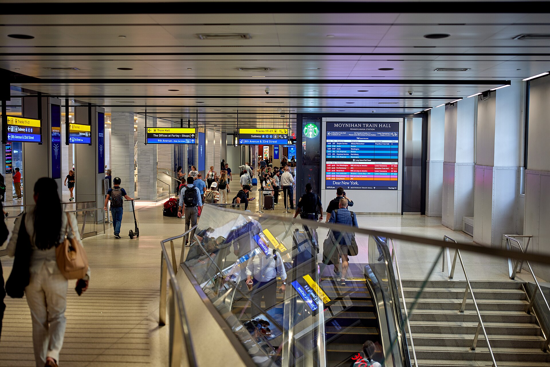 A C E線側からMoynihan Train Hallへ入る通路