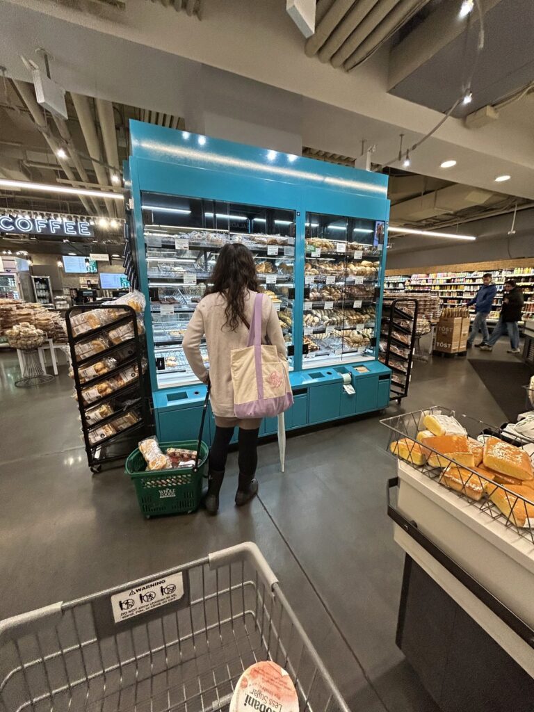Whole Foods Columbus Circle店の店内とベーカリー売り場