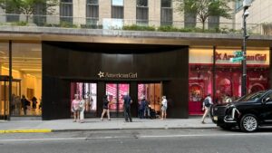 ロックフェラーセンターにあるAmerican Girl New Yorkの入口外観