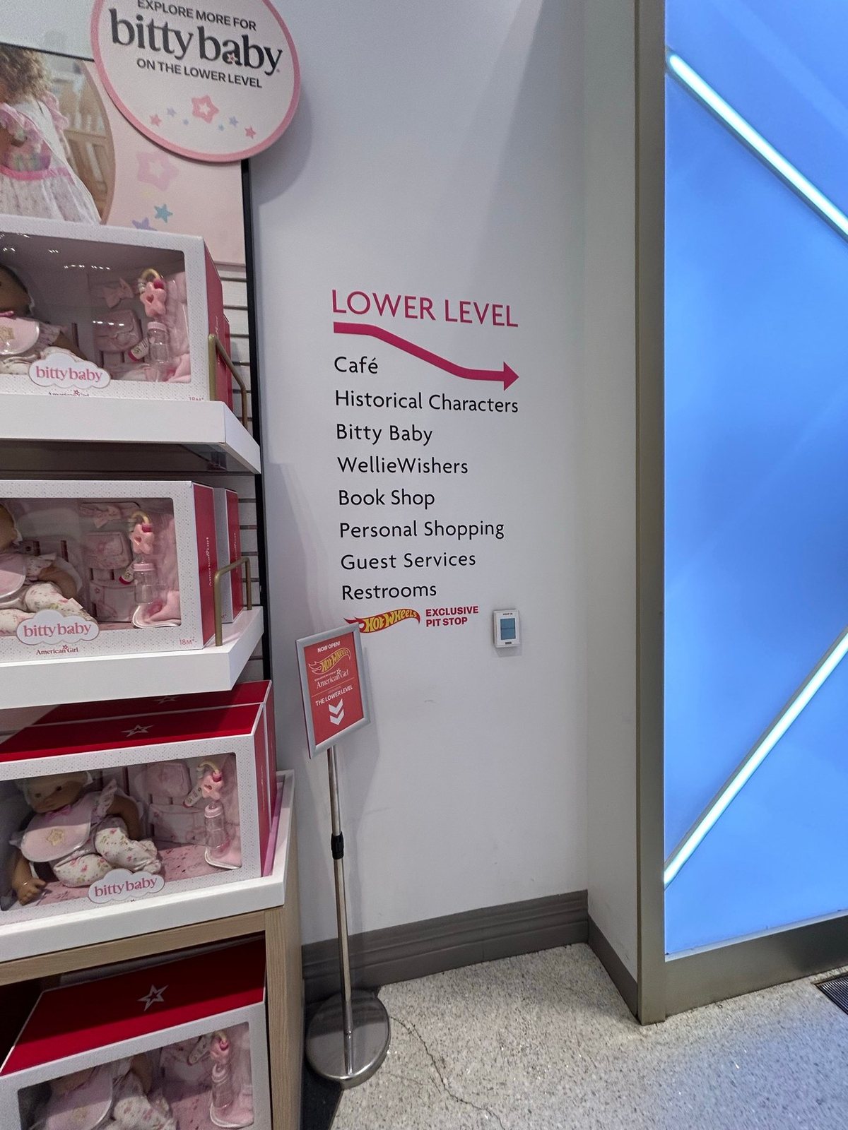 American Girl New YorkのLower Level案内サイン