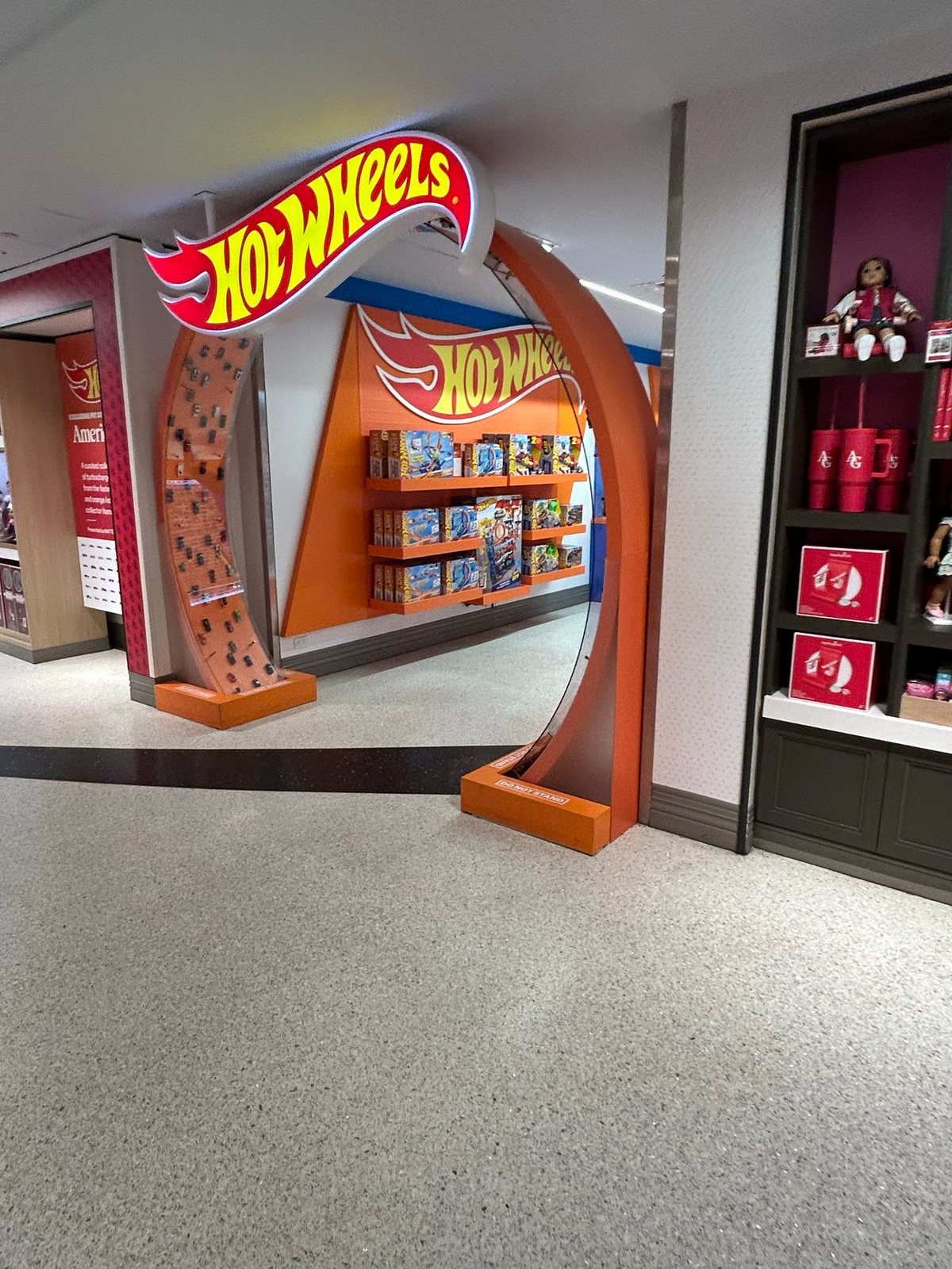 American Girl New York地下奥にあるHot Wheelsの入口コーナー