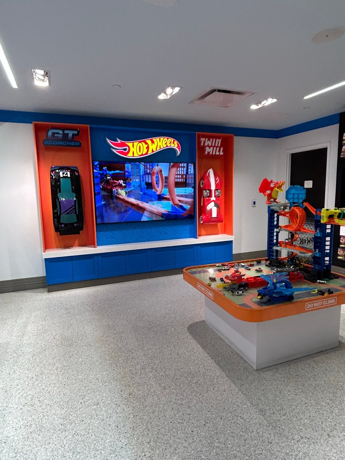 American Girl New York地下奥にあるHot Wheelsのミニカーとプレイテーブル