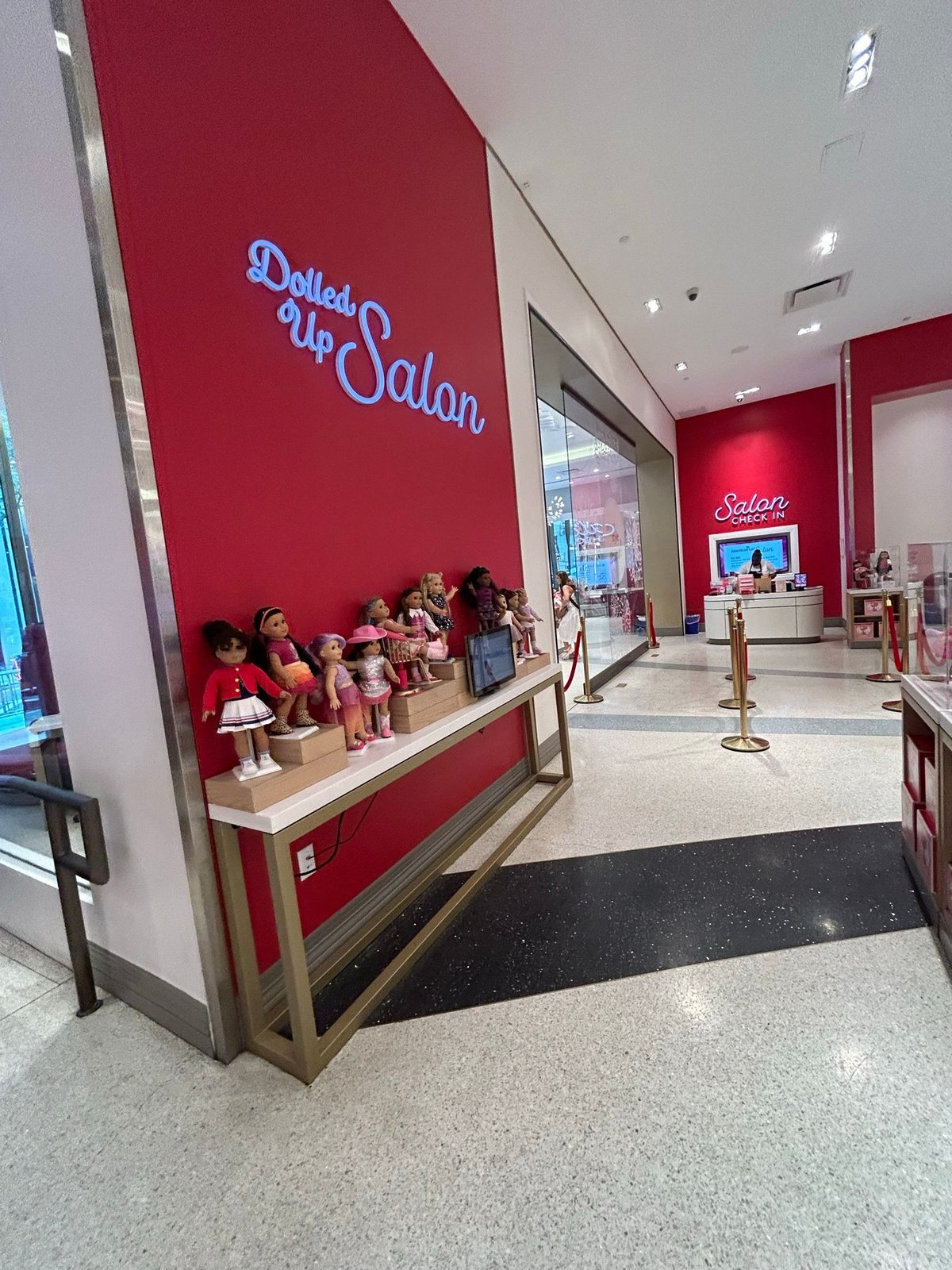American Girl New YorkのDoll Salon入口案内