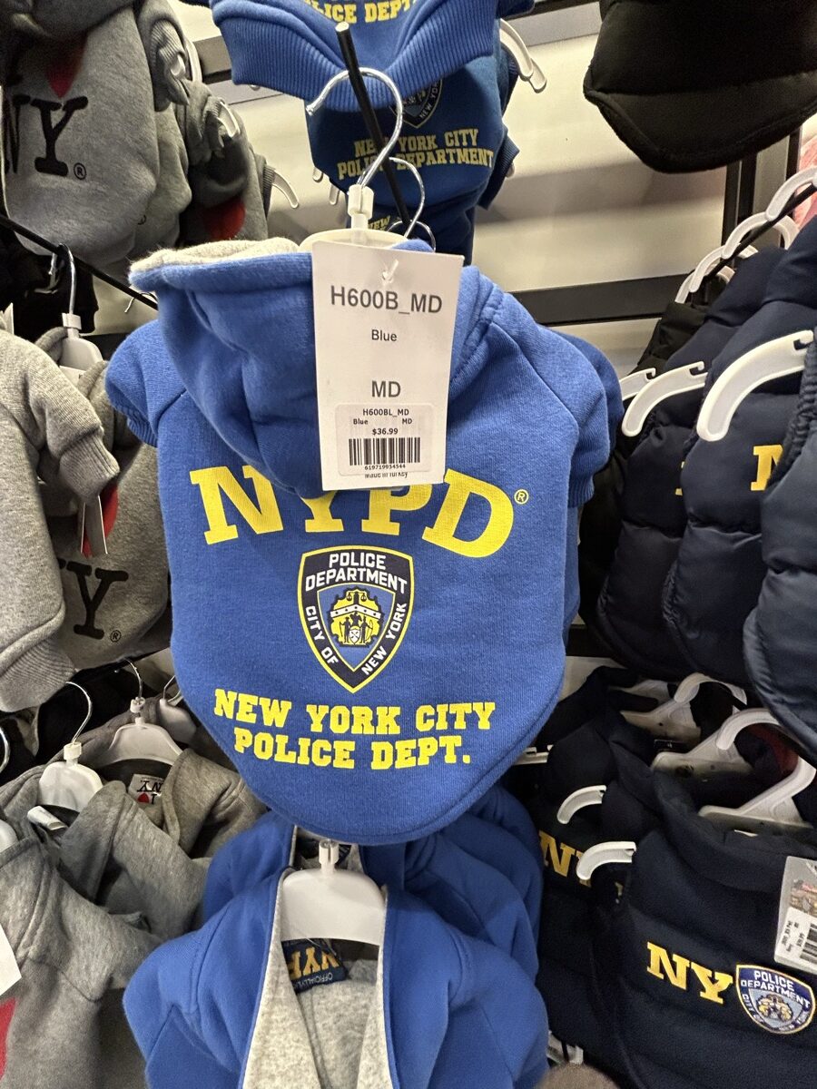 犬用NYPDフーディーの値札36.99ドル