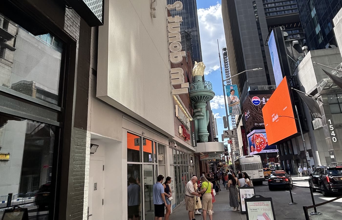 タイムズスクエア45丁目にあるI’m donut ? Times Squareの外観