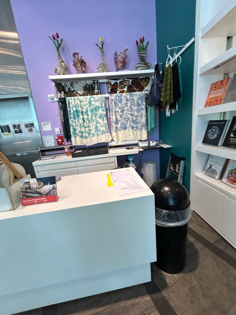 The Store at MADのレジカウンター周辺と商品棚