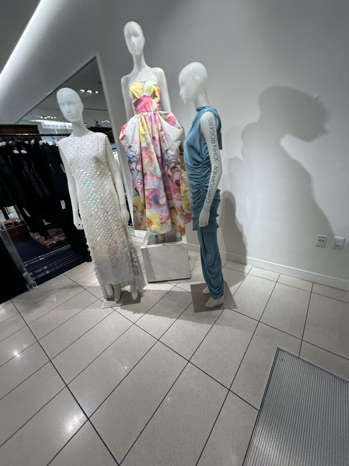 Nordstrom NYC Flagshipのマネキン展示と女性服売り場