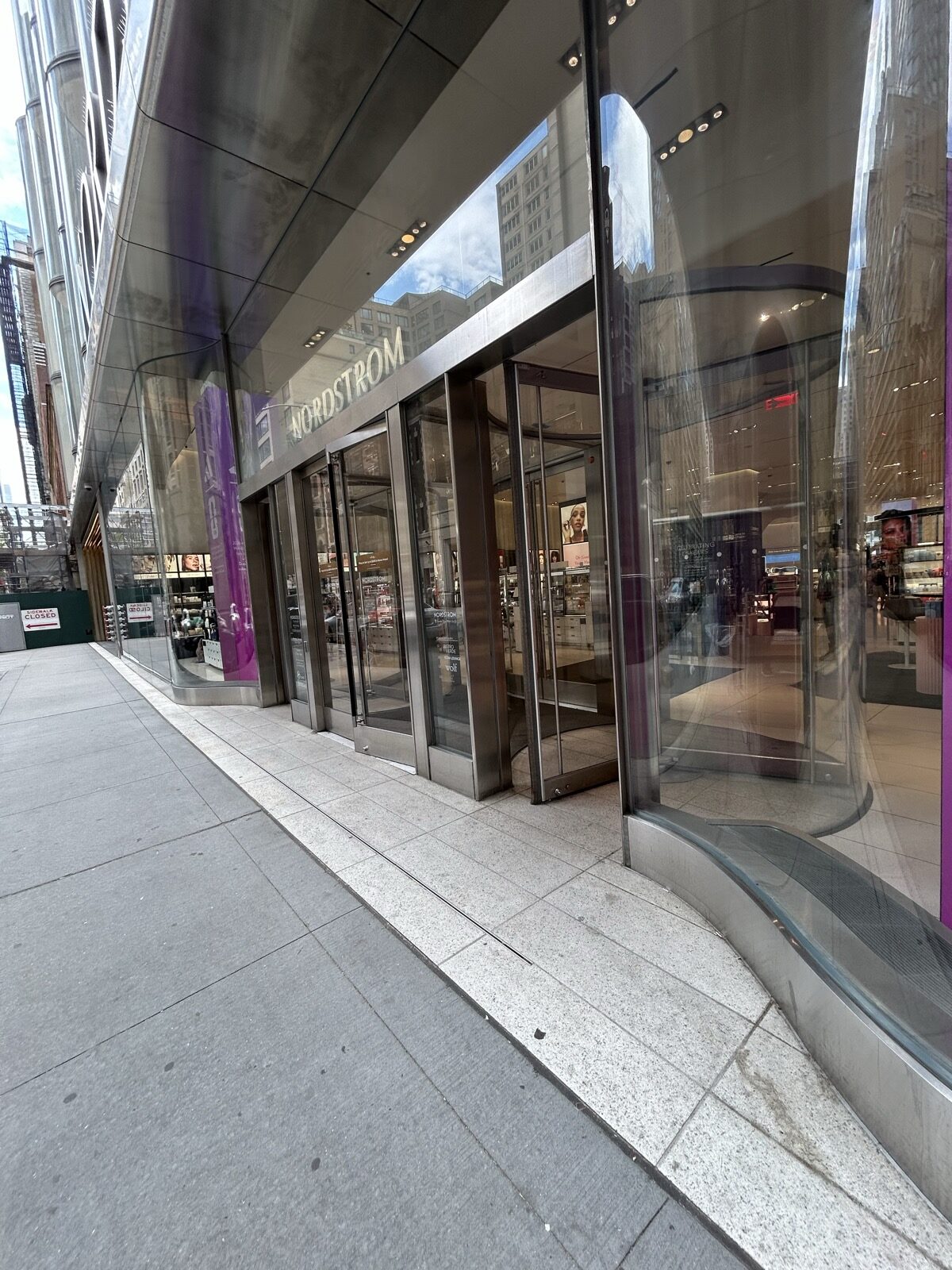 57丁目沿いにあるNordstrom Men's Store NYCの外観