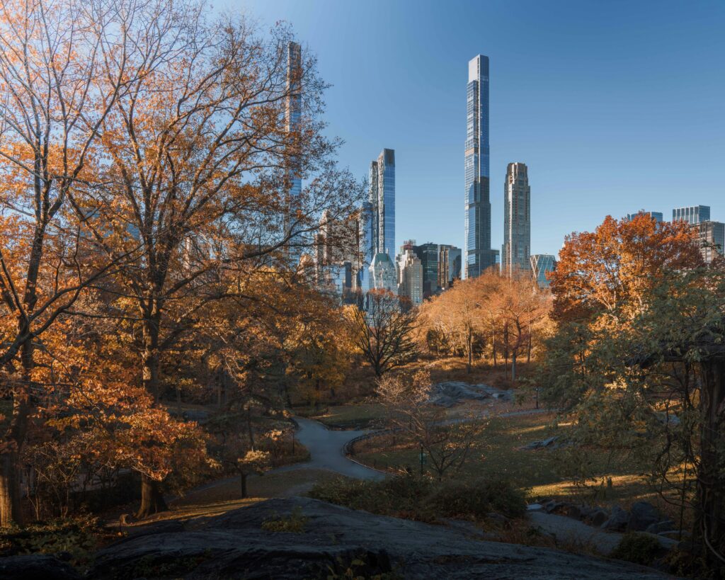 秋色に染まるCentral Parkとニューヨークの街並み
