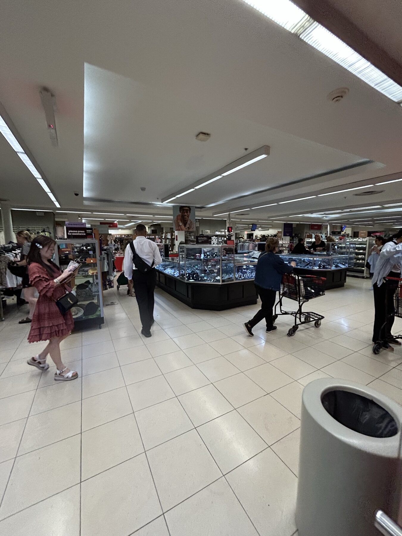 T.J. Maxx 59丁目店の地下に広がる広い売り場