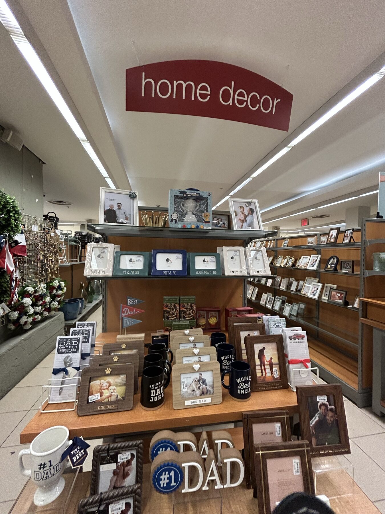 T.J. Maxx店内のhome decor売り場サイン