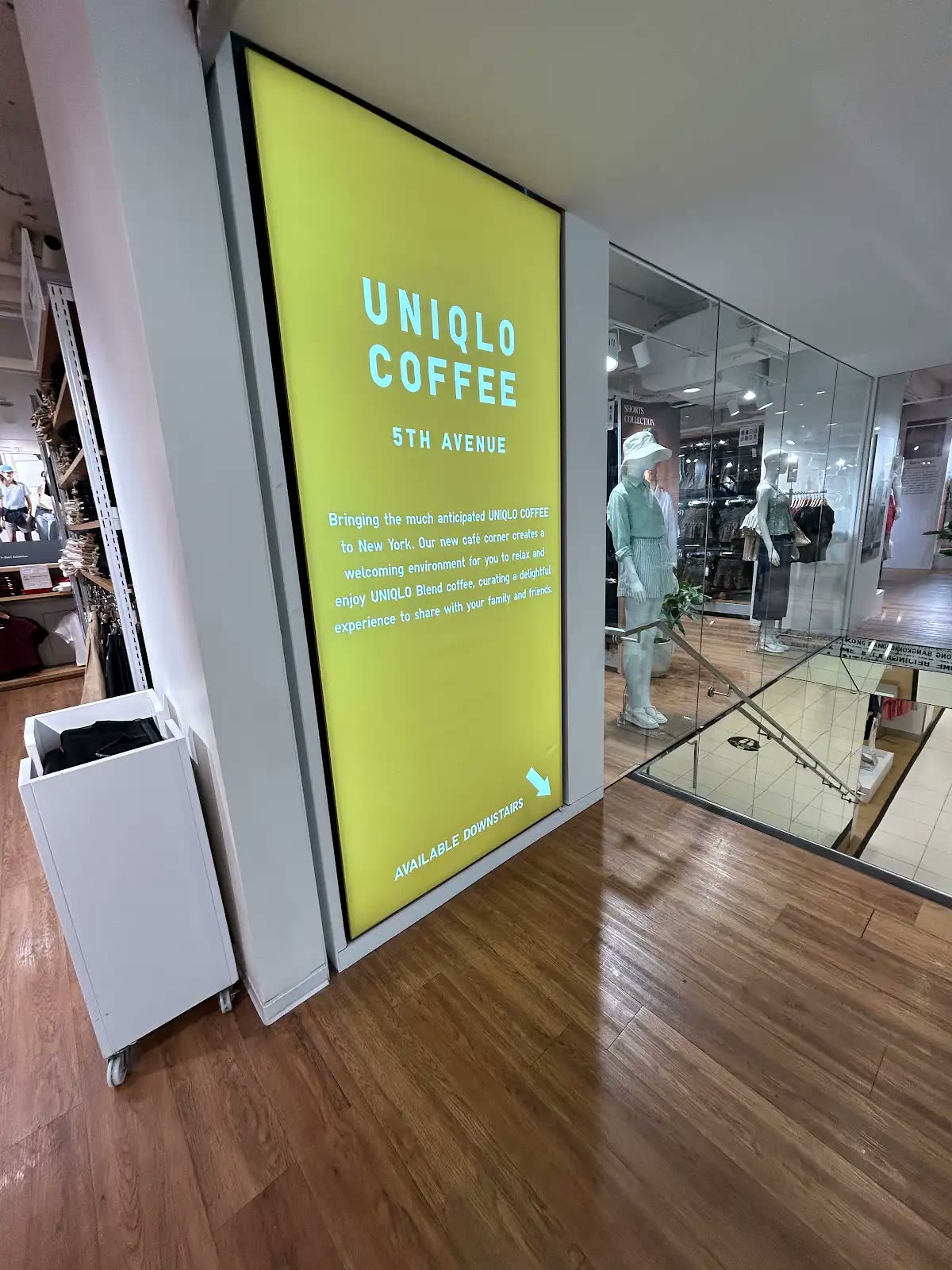 UNIQLO COFFEEの案内サイン