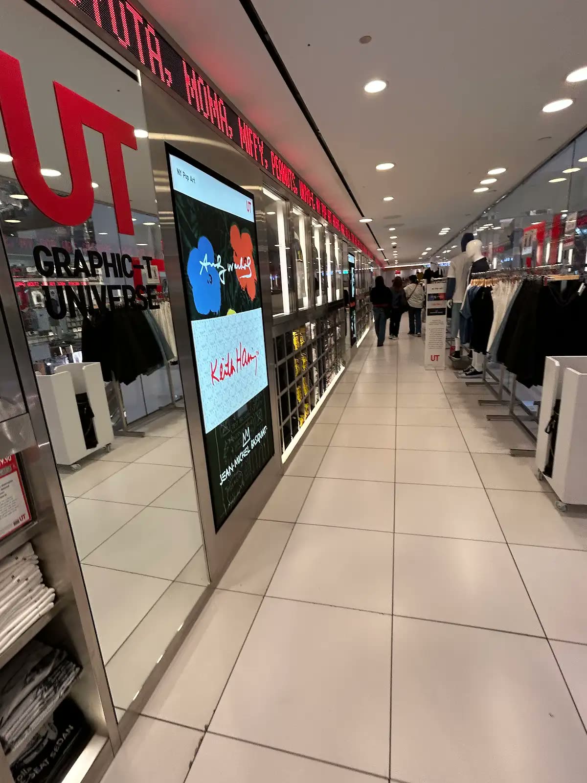 UNIQLO 5th AveのGraphic Universeエリア