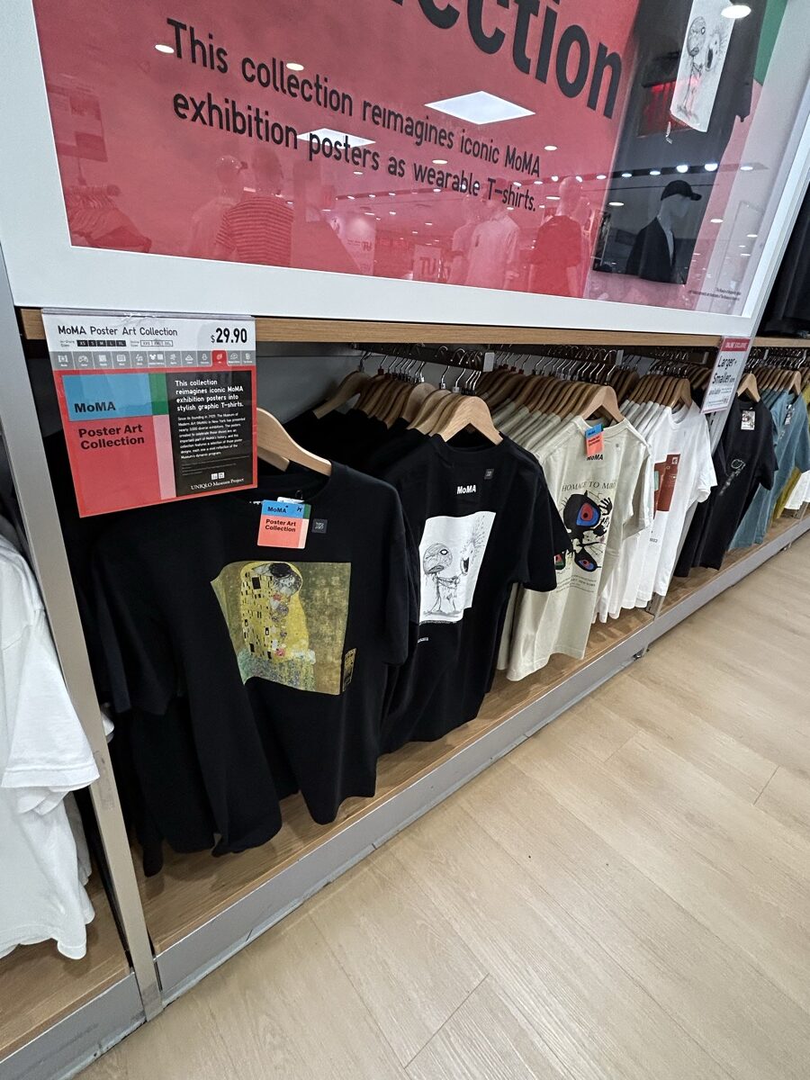 UNIQLO 5th AveのMoMA Poster Art CollectionのTシャツ売り場
