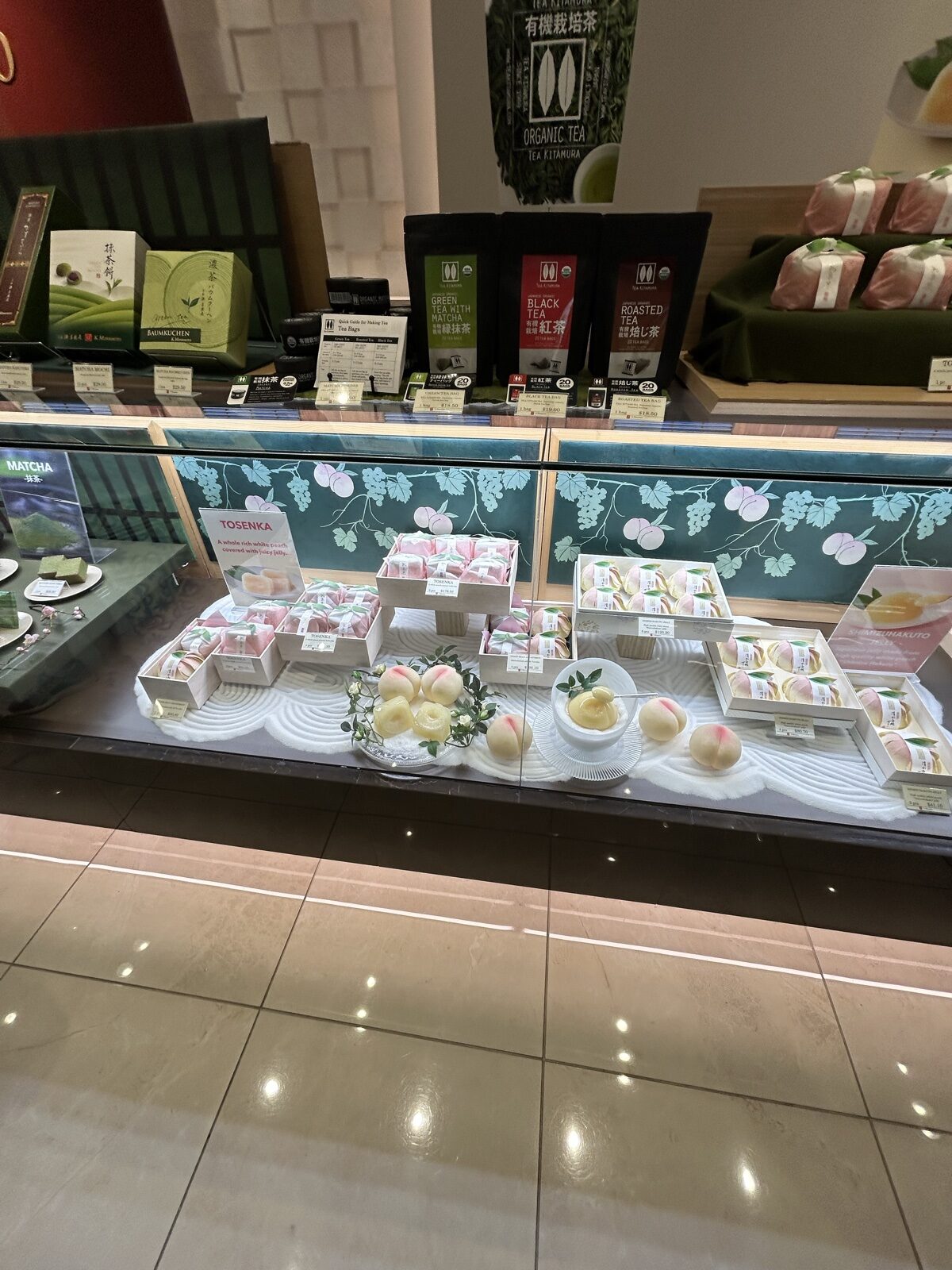源吉兆庵の和菓子ショーケース